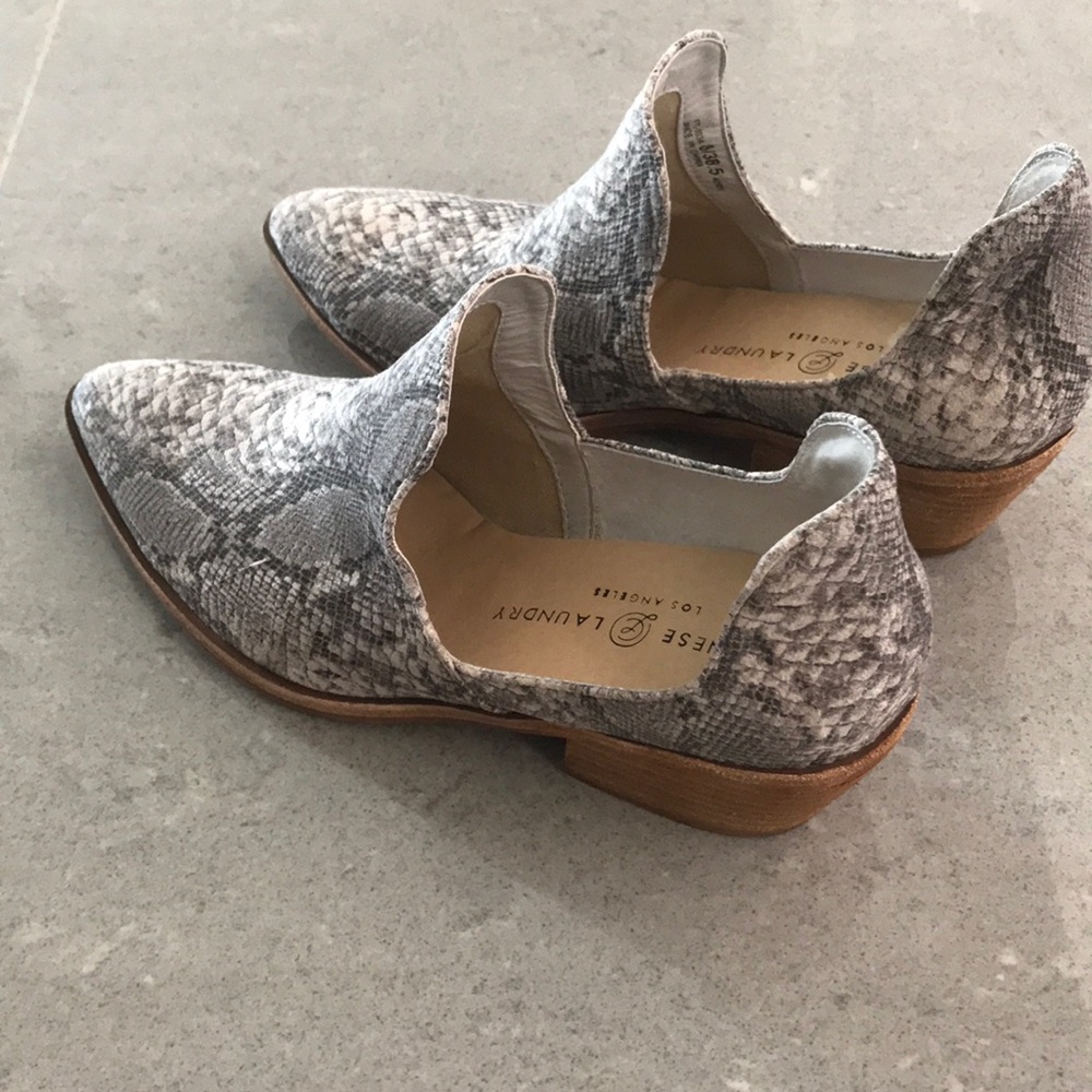 Chinese laundry snakeskin focus bootie size 8
